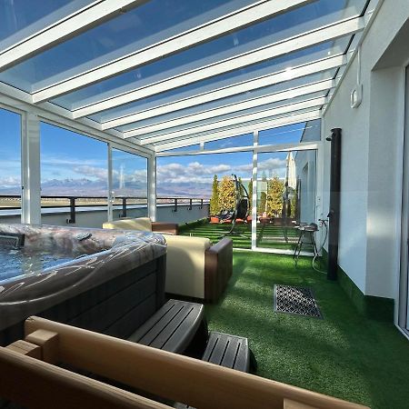 Tatra Billetee Apartman S Luxusnym Vyhladom Na Vysoketatry A Sukromnym Wellness Poprad Ngoại thất bức ảnh