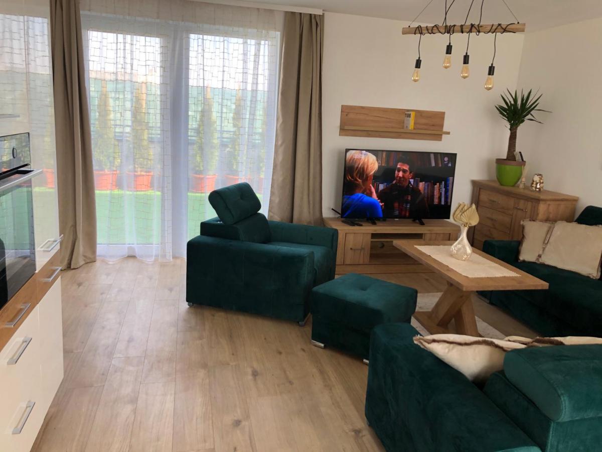 Tatra Billetee Apartman S Luxusnym Vyhladom Na Vysoketatry A Sukromnym Wellness Poprad Ngoại thất bức ảnh