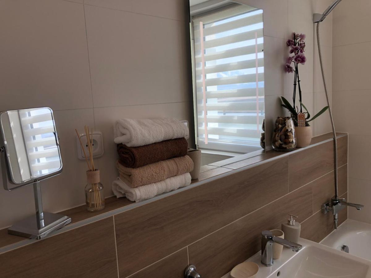 Tatra Billetee Apartman S Luxusnym Vyhladom Na Vysoketatry A Sukromnym Wellness Poprad Ngoại thất bức ảnh